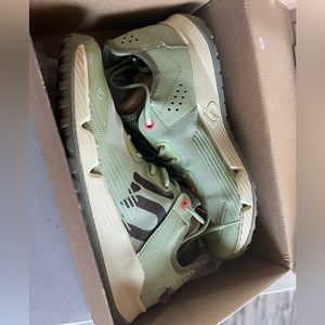 Adidas 5.10 Trailcross LT women new in box 8.5 biking shoes. For flat pedals